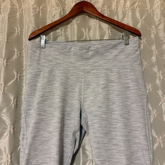 Lululemon Train Times 7/8 Pant Leggings
Wee Are From Space Grey White - Picture 3 of 12